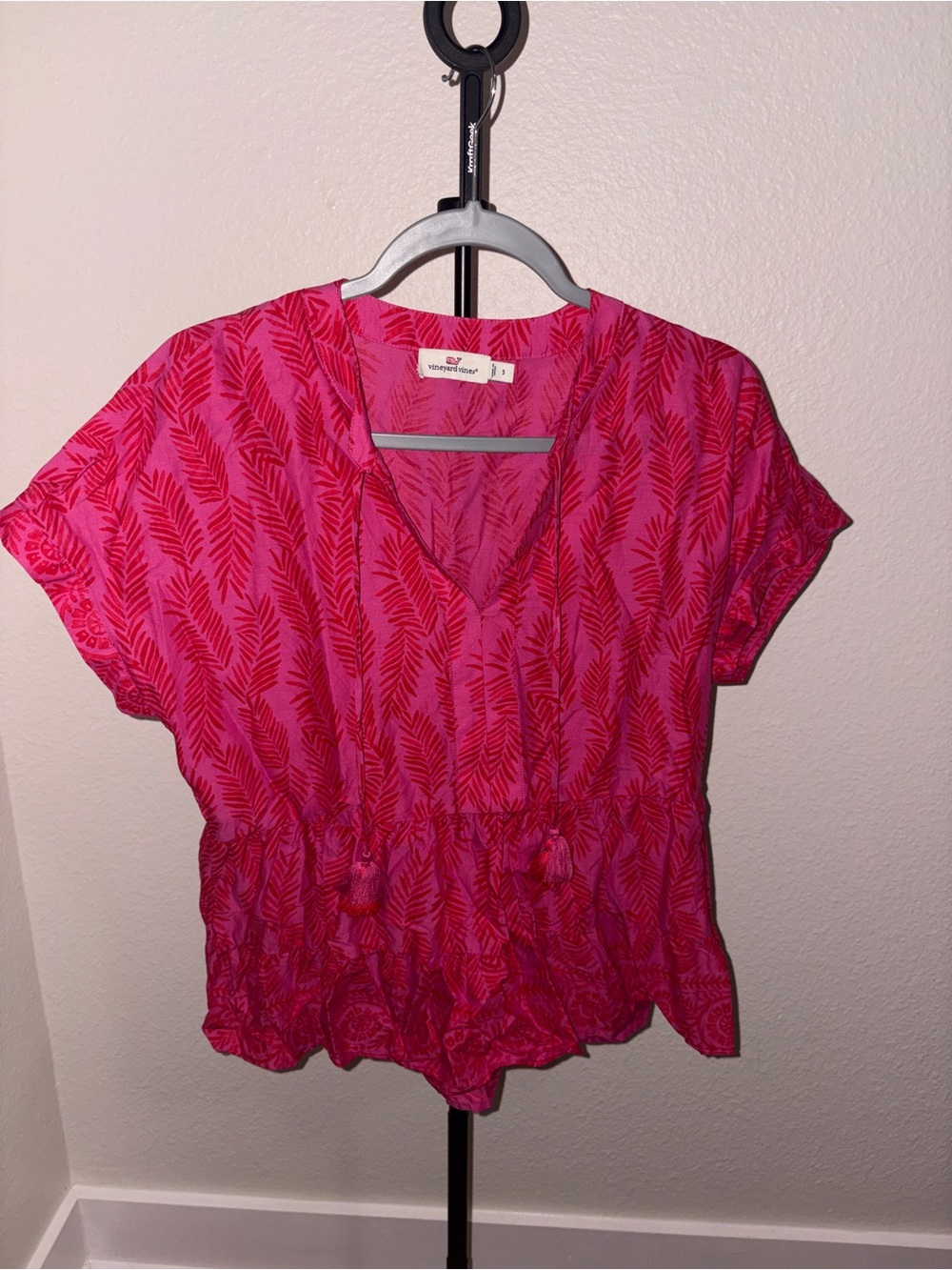 Vineyard Vines Hot Pink Leaf-Print V-Neck Peplum Blouse